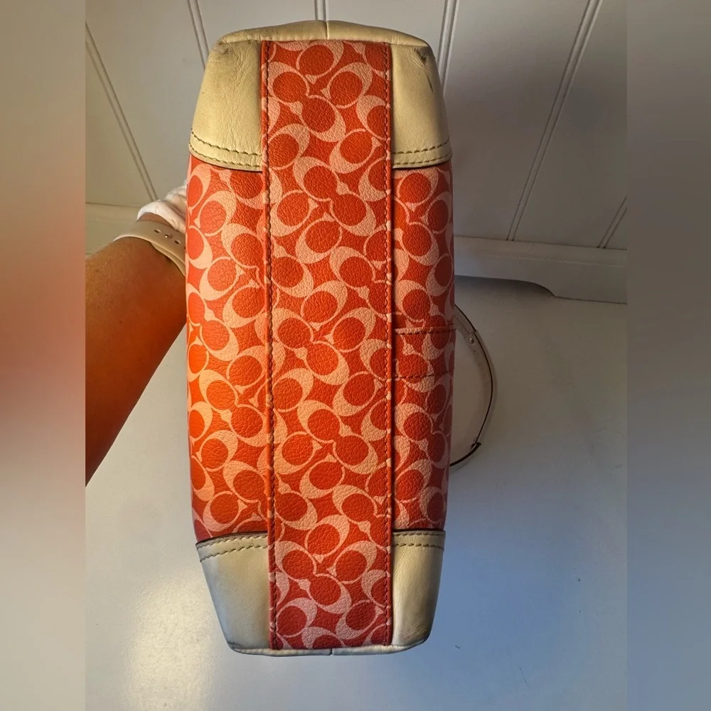 Coach Chelsea Signature Heritage Striped Tote - Picture 12 of 12